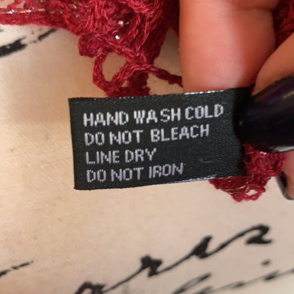 ♥️ Crochet Lace Scarf Maroon/Red w Silver Shimmer - Picture 7 of 7